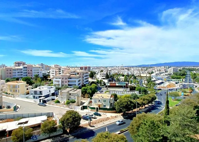 Flamingo View - Pool + Wifi + Ac